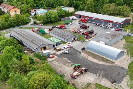 Moderní zázemí firmy Pekass, kde proběhlo slavnostní předání samojízdného postřikovače Horsch Leeb VN 6300 společností Zevos Předboj.
